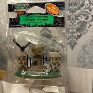 Lemax Spooky Town. “Creepy Fountain”. Retired Collectible